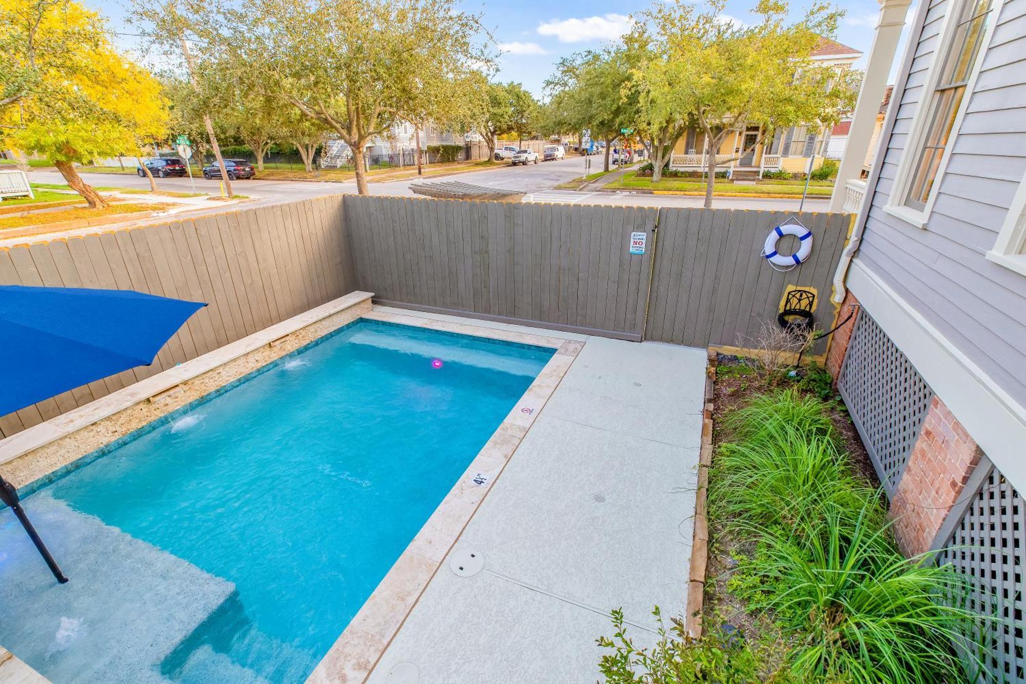 הוילה Historic 1871 Coastal Breeze With Heated Pool - Restoring גלווסטון מראה חיצוני תמונה